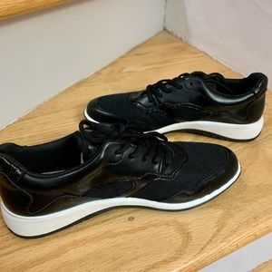 Women’s Sporty Sneakers